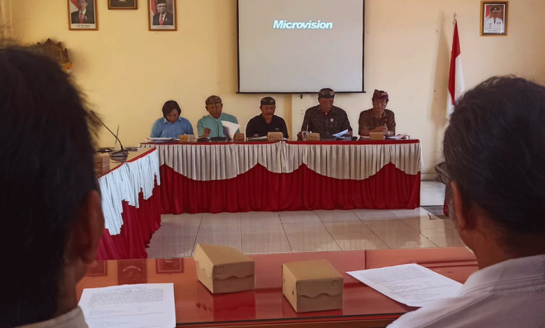 Rapat kesepakatan UMK Buleleng 2024. Pekerja kecewa lantaran upah mereka hanya naik Rp 25 ribu. Foto: Istimewa.